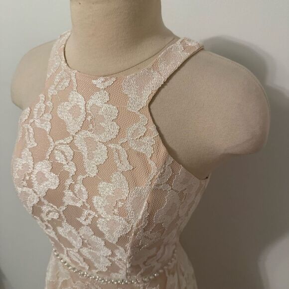 David’s Bridal City Triangle Ivory/Nude Short Lace Dress Bead Embellished Waist - Picture 5 of 11